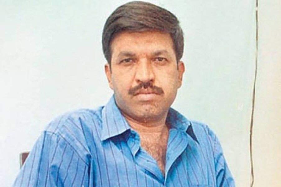  വിജയ് സലാസ്‌ക്കര്‍- മുംബൈ ഭീകരാക്രമണത്തില്‍ കൊല്ലപ്പെട്ട വിജയ് സലാസ്‌ക്കര്‍ ഏറ്റുമുട്ടല്‍ വിദഗ്ധന്‍ എന്ന നിലയില്‍ ഏറെ പ്രശസ്തി നേടിയ ഉദ്യോഗസ്ഥനായിരുന്നു. 25 വര്‍ഷത്തെ സര്‍വ്വീസ് കാലയളവില്‍ 83 പേരെയാണ് സലാസ്‌ക്കര്‍ വധിച്ചത്. അരുണ്‍ ഗാവ്‌ലി ഗാംഗിനെ നിലംപരിശാക്കുന്നതില്‍ സലാസ്‌ക്കര്‍ നിര്‍ണായക പങ്ക് വഹിച്ചു. മരണാനന്തര ബഹുമതിയായി അശോകചക്ര നല്‍കിയാണ് രാജ്യം അദ്ദേഹത്തെ ആദരിച്ചത്.