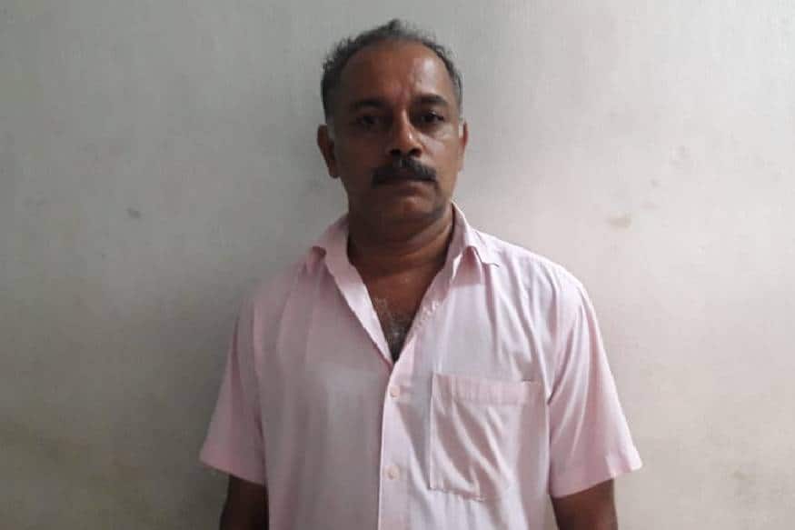 പ്രായപൂർത്തിയാകാത്ത പെൺകുട്ടിയെ പീഡിപ്പിച്ച കേസിൽ 51 കാരനെ വടക്കാഞ്ചേരി പോലീസ് അറസ്റ്റ് ചെയ്തു. പ്രായപൂർത്തിയാകാത്ത പെൺകുട്ടിയെ പീഡിപ്പിച്ച കേസിൽ 51 കാരനെ വടക്കാഞ്ചേരി പോലീസ് അറസ്റ്റ് ചെയ്തു.