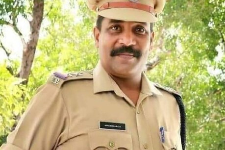 എസ്ഐയെ വിഷം ഉള്ളിൽ ചെന്ന് മരിച്ചനിലയിൽ കണ്ടെത്തി എസ്ഐയെ വിഷം ഉള്ളിൽ ചെന്ന് മരിച്ചനിലയിൽ കണ്ടെത്തി