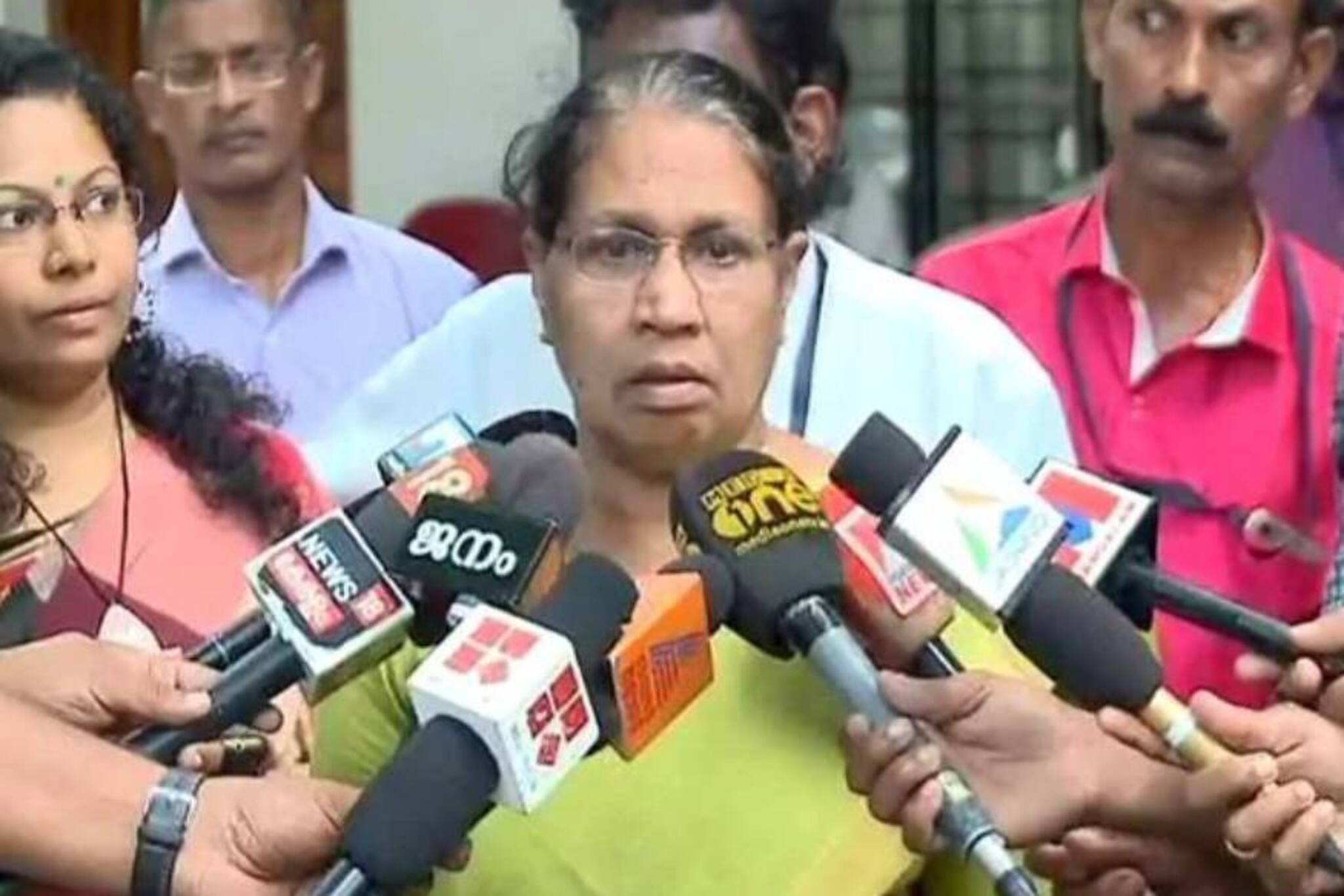 വനിതാ കമ്മീഷൻ അധ്യക്ഷ സ്ഥാനത്ത് നിന്ന് എം സി ജോസഫൈനെ നീക്കണമെന്ന ഹര്‍ജി തള്ളി  