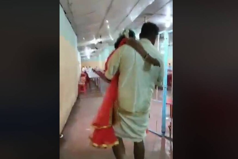  ഏട്ടനും ഏട്ടത്തിക്കുമൊപ്പമിരുന്ന് സദ്യ കഴിക്കുകയും ചെയ്തു. തിരുവനന്തപുരം സ്വദേശിയായ മനു ഡ്രൈവറാണ്. 
