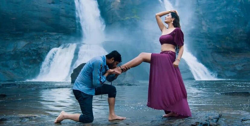  ആർ.ഡി.എക്‌സിലെ ഒരു രംഗം