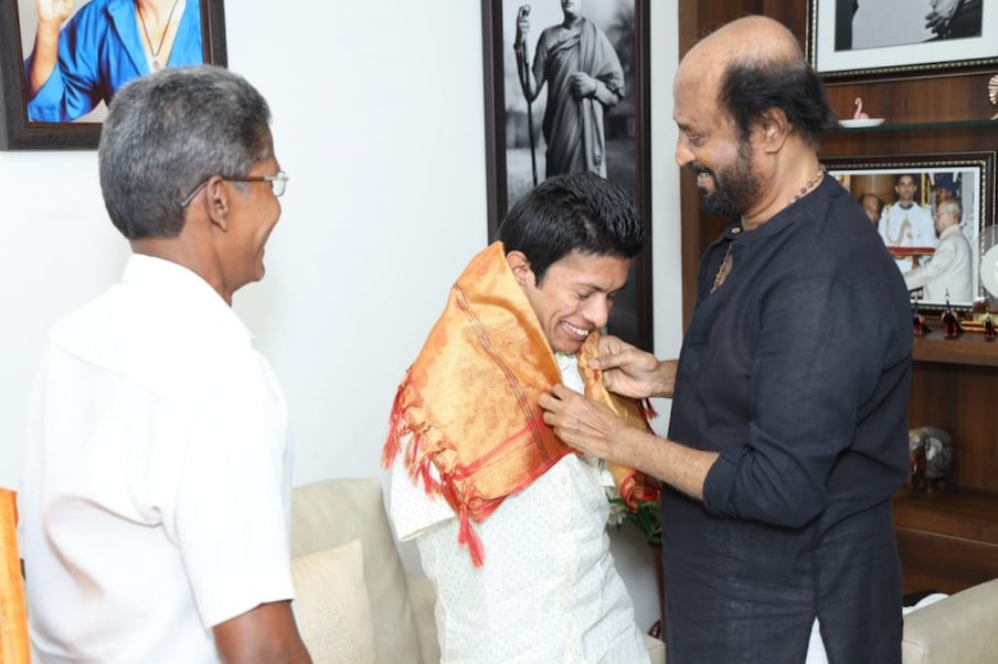  പ്രണവിനെ പൊന്നാട അണിയിച്ചാണ് സ്റ്റൈൽ മന്നൻ സ്വീകരിച്ചത്.