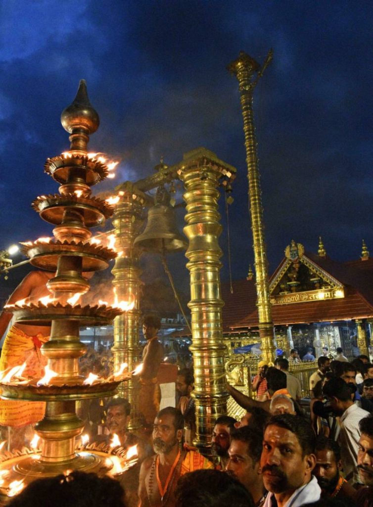  ശബരിമല വരുമാനം നൂറ് കോടിയിലേക്ക്. മണ്ഡല കാലം ആരംഭിച്ച് 25 ദിവസം പിന്നിടുമ്പോൾ 91 കോടി 83 ലക്ഷമാണ് വരുമാനം. ഇതിൽത്തന്നെ 7 കോടിയോളം രൂപയുടെ നാണയങ്ങൾ എണ്ണി തിട്ടപ്പെടുത്താനുണ്ട്.