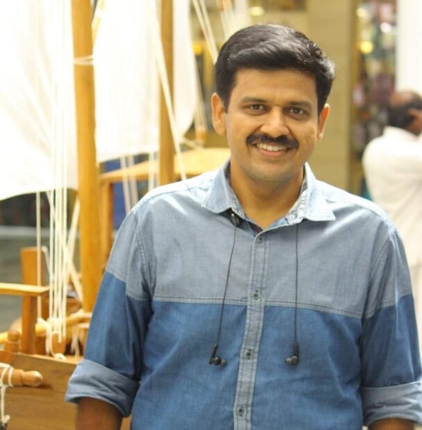  പ്രതിഷേധത്തിനിറങ്ങുന്ന സിനിമാക്കാര്‍ ആദായ നികുതി അടച്ചിട്ടുണ്ടോയെന്ന് പരിശോധിക്കണമെന്ന് യുവമോര്‍ച്ച സംസ്ഥാന സെക്രട്ടറി സന്ദീപ് ജി വാര്യര്‍ ഫേസ്ബുക്ക് പോസ്റ്റിലൂടെ അറിയിച്ചിരുന്നു. മുൻപിലുള്ള മൈക്കും ജനക്കൂട്ടവും കണ്ട് പൊളിറ്റിക്കൽ സ്റ്റേറ്റ്മെൻറ് നടത്തുന്ന സിനിമാക്കാർ അവരുടെ അച്ഛനോ സഹോദരനോ സെക്രട്ടറിയോ കൃത്യമായ ഇടവേളകളിൽ ഇൻകം ടാക്സ് അടയ്ക്കുന്നുണ്ടെന്ന് ഉറപ്പ് വരുത്തണമെന്നായിരുന്നു സന്ദീപ് വാര്യരുടെ മുന്നറിയിപ്പ്.