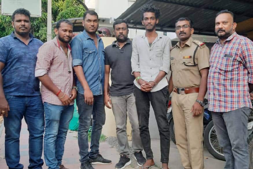 തിരുവനന്തപുരത്ത് ലഹരി ഗുളികളുമായി യുവാവ് പിടിയിലായി. പാപ്പനംകോട് സ്വദേശി ഇരുപതുകാരൻ വിശാഖാണ് കരിമഠം കോളനിയിൽ എക്സൈസ് പിടിയിലായത്. തിരുവനന്തപുരത്ത് ലഹരി ഗുളികളുമായി യുവാവ് പിടിയിലായി. പാപ്പനംകോട് സ്വദേശി ഇരുപതുകാരൻ വിശാഖാണ് കരിമഠം കോളനിയിൽ എക്സൈസ് പിടിയിലായത്.