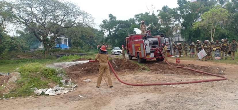  നൂറ് കണക്കിന് പൊലീസുകാർ പുലർച്ചെ മുതൽ പ്രദേശത്ത് എത്തിയിരുന്നു.