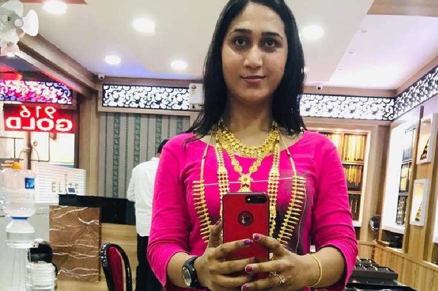 നടി അഞ്ജലി അമീർ മണവാട്ടിയാവുന്നുവോ? ഫേസ്ബുക്കിൽ അഞ്ജലി പങ്കിട്ട ഏറ്റവും പുതിയ ഫോട്ടോ നൽകുന്ന സൂചന മറിച്ചല്ല നടി അഞ്ജലി അമീർ മണവാട്ടിയാവുന്നുവോ? ഫേസ്ബുക്കിൽ അഞ്ജലി പങ്കിട്ട ഏറ്റവും പുതിയ ഫോട്ടോ നൽകുന്ന സൂചന മറിച്ചല്ല
