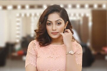 വിവാഹമോചനത്തിന് പ്രധാന കാരണം ഞാൻ മാത്രം; പ്രേക്ഷകർക്ക് മുൻപിൽ വിങ്ങിപ്പൊട്ടി ആര്യ