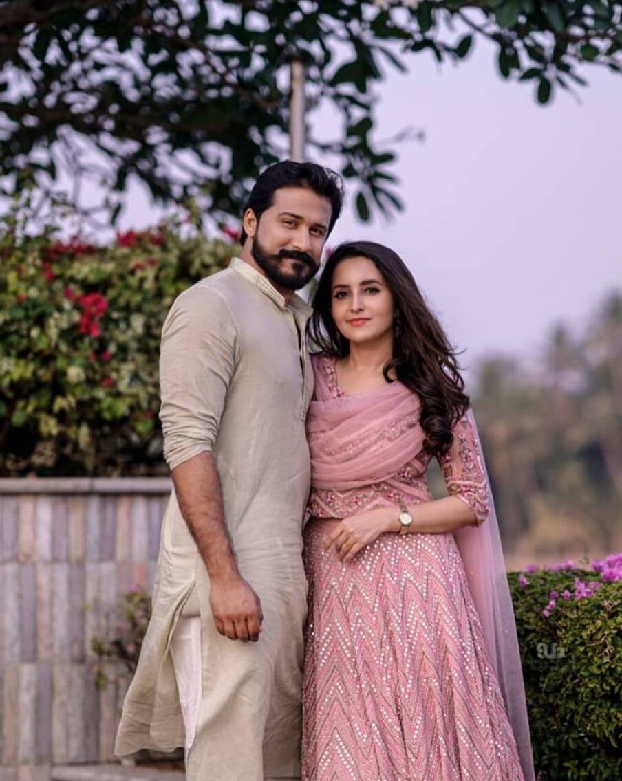  വിവാഹ നിശ്ചയ വേളയിൽ ഭാമയും അരുണും