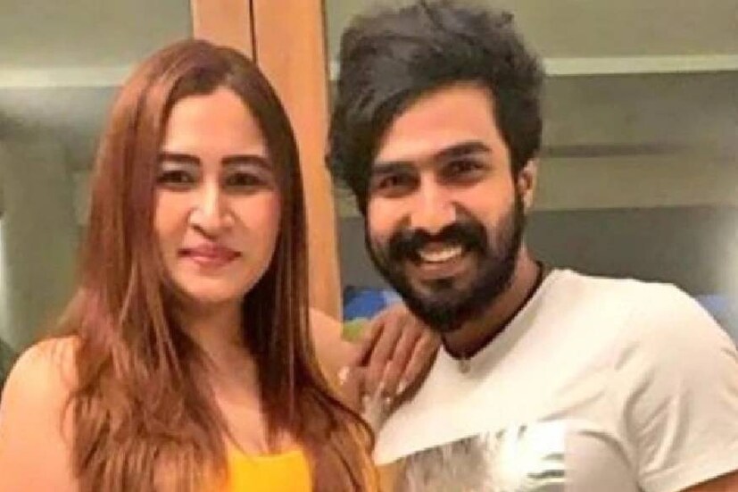 നടൻ വിഷ്ണു വിശാലുമായുള്ള ബന്ധത്തെക്കുറിച്ച് കൂടുതൽ വെളിപ്പെടുത്തലുമായി ബാഡ്മിന്റൺ താരം ജ്വാല ഗുട്ട. തങ്ങൾ പരസ്പരം ഇഷ്ടപ്പെട്ടാണ് അടുപ്പത്തിലായതെന്ന് അവർ പറഞ്ഞു. ഈ ബന്ധത്തെക്കുറിച്ച് ഇപ്പോൾ എല്ലാവർക്കും അറിയാം. വിഷ്ണുമായി അടുത്തത് വളരെ യാദൃശ്ചികമായാണെന്നും ഈ ബന്ധം വളരെ സീരിയസാണെന്നും ജ്വാല ഗുട്ട പറഞ്ഞു.  നടൻ വിഷ്ണു വിശാലുമായുള്ള ബന്ധത്തെക്കുറിച്ച് കൂടുതൽ വെളിപ്പെടുത്തലുമായി ബാഡ്മിന്റൺ താരം ജ്വാല ഗുട്ട. തങ്ങൾ പരസ്പരം ഇഷ്ടപ്പെട്ടാണ് അടുപ്പത്തിലായതെന്ന് അവർ പറഞ്ഞു. ഈ ബന്ധത്തെക്കുറിച്ച് ഇപ്പോൾ എല്ലാവർക്കും അറിയാം. വിഷ്ണുമായി അടുത്തത് വളരെ യാദൃശ്ചികമായാണെന്നും ഈ ബന്ധം വളരെ സീരിയസാണെന്നും ജ്വാല ഗുട്ട പറഞ്ഞു.