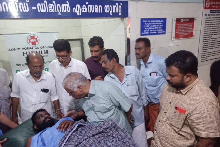 കണ്ണൂരിൽ കുത്തേറ്റ CPM പ്രവർത്തകനെ ആശുപത്രിയിലെത്തി സന്ദർശിച്ച് പാർട്ടി ജില്ലാ സെക്രട്ടറി എം വി ജയരാജൻ. കണ്ണൂരിൽ കുത്തേറ്റ CPM പ്രവർത്തകനെ ആശുപത്രിയിലെത്തി സന്ദർശിച്ച് പാർട്ടി ജില്ലാ സെക്രട്ടറി എം വി ജയരാജൻ.