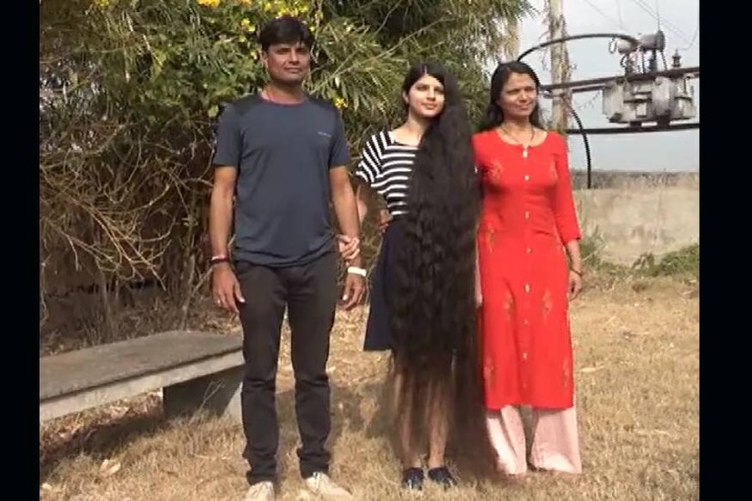  6 അടി 2 ഇഞ്ച് ആണ് നിലീൻഷയുടെ മുടിയുടെ നീളം