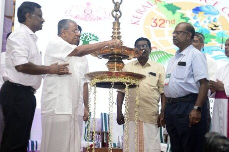 'ഭരണാധികാരികളിൽ ചിലർ തന്നെ അന്ധവിശ്വാസം പ്രചരിപ്പിക്കുന്നു': മുഖ്യമന്ത്രി 'ഭരണാധികാരികളിൽ ചിലർ തന്നെ അന്ധവിശ്വാസം പ്രചരിപ്പിക്കുന്നു': മുഖ്യമന്ത്രി