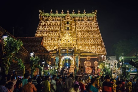 Padmanabhaswamy Temple| ആചാരപരമായ കാര്യങ്ങളിൽ രാജകുടുംബത്തിന് അവകാശം; ബി നിലവറ തുറക്കുന്നത് ഭരണസമിതിക്ക് തീരുമാനിക്കാം Padmanabhaswamy Temple| ആചാരപരമായ കാര്യങ്ങളിൽ രാജകുടുംബത്തിന് അവകാശം; ബി നിലവറ തുറക്കുന്നത് ഭരണസമിതിക്ക് തീരുമാനിക്കാം