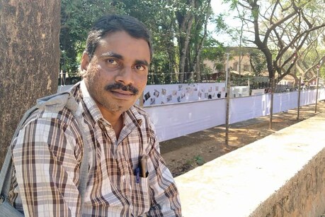 'കവിത വരുമാനവും സന്തോഷം തരുന്നതുകൊണ്ട് ഞാന് മറ്റൊരു പണിക്കും പോകുന്നില്ല'; ജീവിതത്തെ കവിതയാക്കിയ പി ആർ രതീഷ് 'കവിത വരുമാനവും സന്തോഷം തരുന്നതുകൊണ്ട് ഞാന് മറ്റൊരു പണിക്കും പോകുന്നില്ല'; ജീവിതത്തെ കവിതയാക്കിയ പി ആർ രതീഷ്
