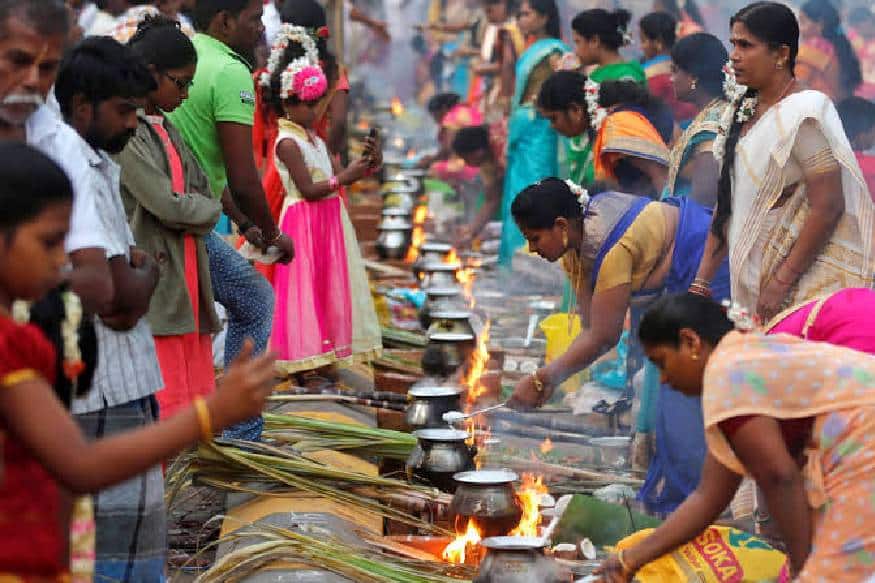 വിളവെടുപ്പ് ഉത്സവമാണ് പൊങ്കല്. ജനുവരി 13ന് തുടങ്ങി നാലുദിവസങ്ങളിലായാണ് പൊങ്കല് ആഘോഷിക്കുന്നത്. അതായത് തമിഴ് മാസമായ മാര്കഴിയുടെ അവസാന ദിവസം തുടങ്ങി തൈമാസം മൂന്നാം തിയതി അവസാനിക്കുന്നു വിളവെടുപ്പ് ഉത്സവമാണ് പൊങ്കല്. ജനുവരി 13ന് തുടങ്ങി നാലുദിവസങ്ങളിലായാണ് പൊങ്കല് ആഘോഷിക്കുന്നത്. അതായത് തമിഴ് മാസമായ മാര്കഴിയുടെ അവസാന ദിവസം തുടങ്ങി തൈമാസം മൂന്നാം തിയതി അവസാനിക്കുന്നു