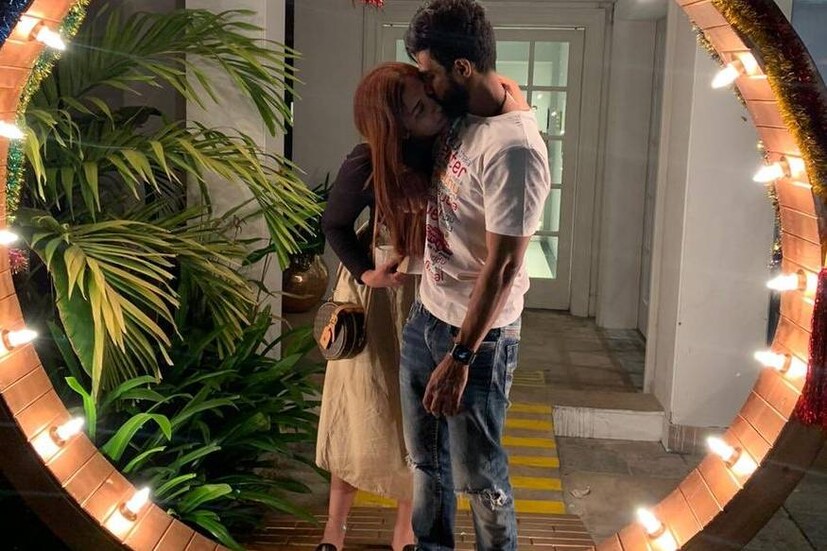  വളരെ സ്വാഭാവികമായാണ് ഞങ്ങൾ ആദ്യം കണ്ടുമുട്ടുന്നത്. പിന്നീട് കൂടുതൽ അടുക്കുകയും ചെയ്തു. ഇടയ്ക്കിടെ കാണുകയും സംസാരിക്കുകയും ചെയ്തു. ഇതിലൂടെ പരസ്പരം നല്ലതുപോലെ മനസിലാക്കാൻ സാധിച്ചു.