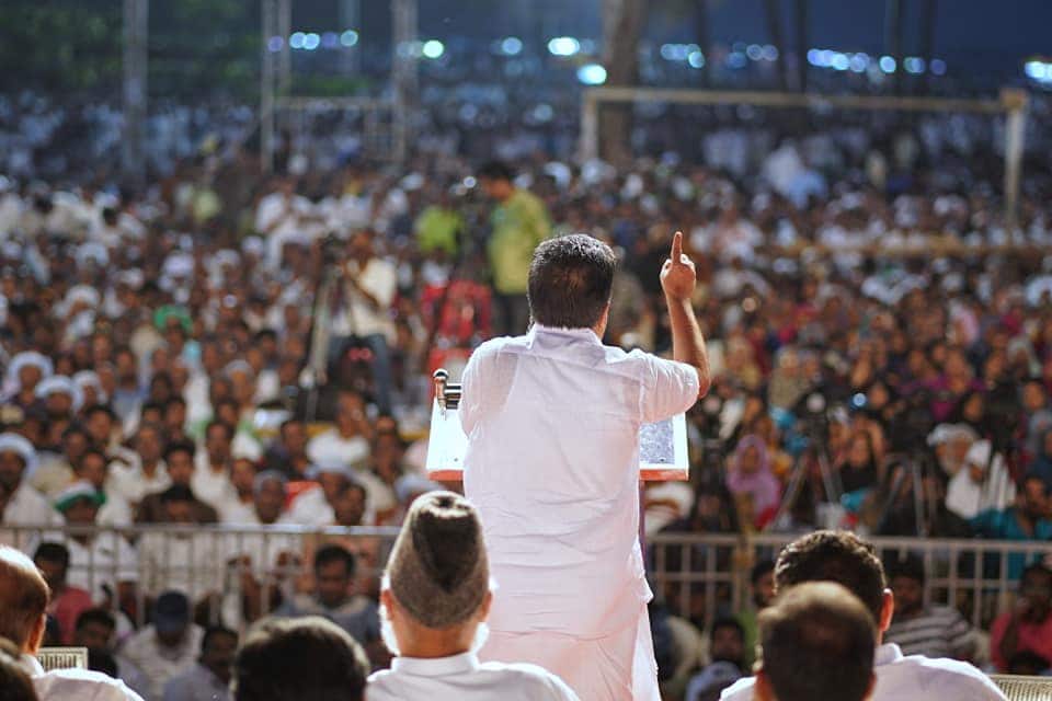 കോഴിക്കോട്: പൗരത്വ നിയമ ഭേദഗതിക്കെതിരെ കോഴിക്കോട് യു.ഡി.എഫ് സംഘടിപ്പിച്ച മഹാറാലി കേന്ദ്ര ഗവൺമെന്റിന് എതിരെയുള്ള സമരകാഹളമായി. കോഴിക്കോട്: പൗരത്വ നിയമ ഭേദഗതിക്കെതിരെ കോഴിക്കോട് യു.ഡി.എഫ് സംഘടിപ്പിച്ച മഹാറാലി കേന്ദ്ര ഗവൺമെന്റിന് എതിരെയുള്ള സമരകാഹളമായി.