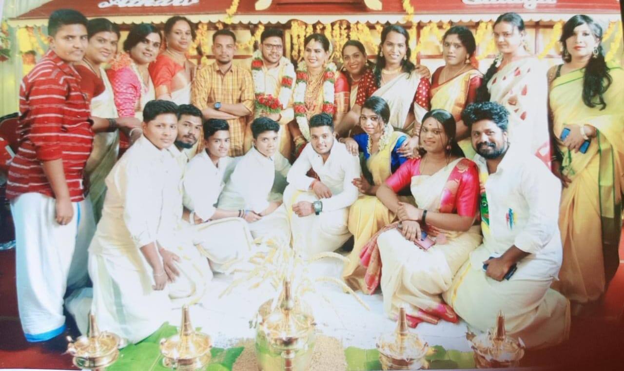 കേരളത്തിൽ വീണ്ടും ട്രാൻസ്ജെൻഡർ വിവാഹം. മാധ്യമ പ്രവർത്തകയായ ഹെയ്ദി സാദിയയും അഥർവും ദമ്പതികളായി. കേരളത്തിൽ വീണ്ടും ട്രാൻസ്ജെൻഡർ വിവാഹം. മാധ്യമ പ്രവർത്തകയായ ഹെയ്ദി സാദിയയും അഥർവും ദമ്പതികളായി.