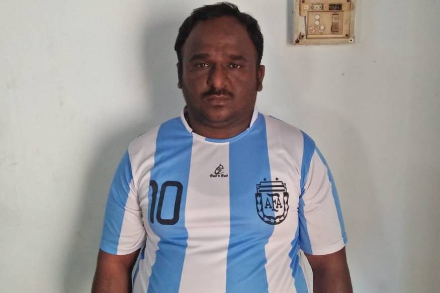 സാഗർ ബാൽ സോ ഖിലാരി, കിഷോർ തനാജി എന്നിവരാണ് പിടിയിലായത്.കസ്റ്റംസും പൊലിസും ചേർന്ന് നടത്തിയ പരിശോധനയിലാണ് പണം കടത്ത് കണ്ടത്തിയത്. സാഗർ ബാൽ സോ ഖിലാരി, കിഷോർ തനാജി എന്നിവരാണ് പിടിയിലായത്.കസ്റ്റംസും പൊലിസും ചേർന്ന് നടത്തിയ പരിശോധനയിലാണ് പണം കടത്ത് കണ്ടത്തിയത്.