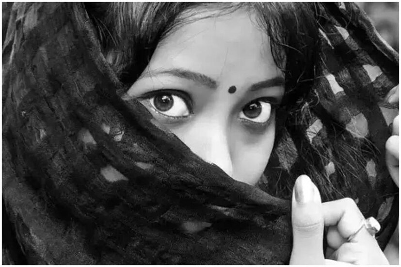  മധ്യവയസ്സിനോട് അടുക്കുന്ന ഒരു സ്ത്രീ സെക്‌സിലേര്‍പ്പെടുന്നത് കുറയ്ക്കുകയോ അല്ലെങ്കില്‍ സെക്‌സ് ഒഴിവാക്കുകയോ ചെയ്യുന്നതോടെ ശരീരം ഗര്‍ഭധാരണത്തിന്റെ ശാരീരിക സൂചനകള്‍ സ്വീകരിക്കാതാകുന്നത് ആര്‍ത്തവ വിരാമം വേഗത്തിലാക്കാന്‍ കാരണമാകുന്നുവെന്ന് യുണിവേഴ്‌സിറ്റി കോളജ് ലണ്ടനിലെ ശാസ്ത്രജ്ഞരായ മെഗാൻ അര്‍നോറ്റ്, റൂത്ത് മെയ്‌സ് എന്നിവര്‍ ചേര്‍ന്നെഴുതിയ പഠനത്തില്‍ പറയുന്നു.