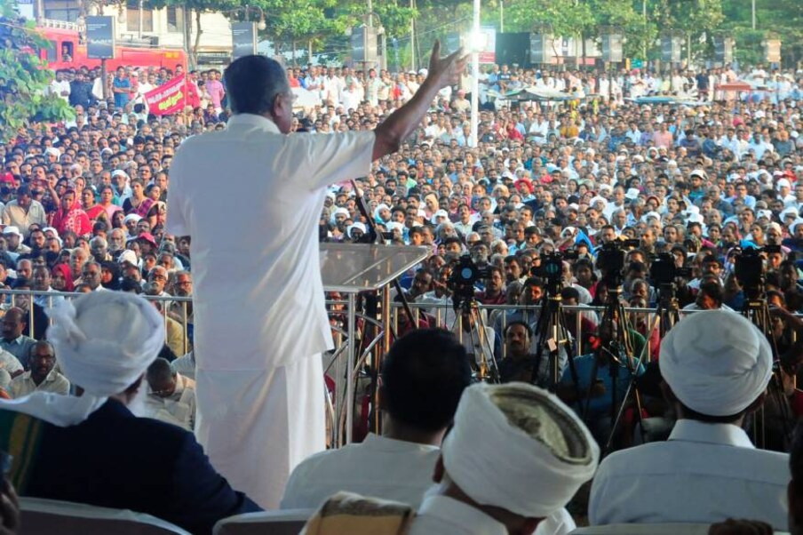  ഇത് സംബന്ധിച്ച് പാർട്ടി നേതാക്കളുമായി ആലോചിക്കും. പൗരത്വ നിയമത്തിനെത്തിരെയുള്ള കേരള സർക്കാരിന്റെ നീക്കങ്ങൾ   ശ്രദ്ധേയവും അഭിനന്ദഹാർഹവും ആണ്. ബില്ലിനെ പിന്തുണച്ച എഐഡിഎംകെയുടെ നിലപാട് ഏറെ വേദനിപ്പിച്ചു. ഇത്തരം ഒരു നിലപാട് സ്വീകരിച്ചത് തമിഴ് നാടിന് തന്നെ അപമാനമാണെന്ന് കനിമൊഴി പറഞ്ഞു.