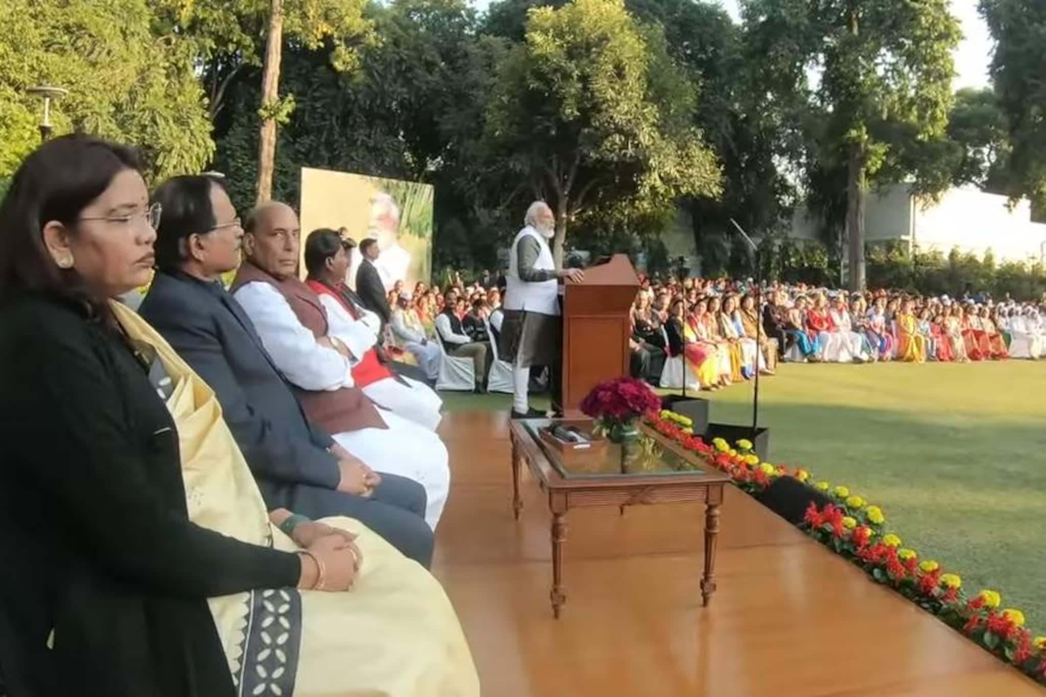 എൻസിസി കേഡറ്റുകളും കലാകാരൻമാരും പ്രധാനമന്ത്രിയെ കണ്ടു