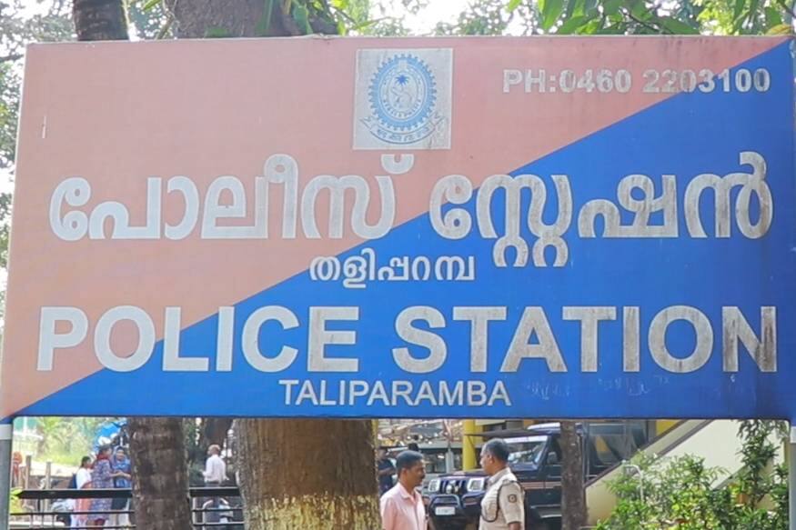 ചില പെൺകുട്ടികളുടെ നഗ്നദൃശ്യങ്ങൾ പകർത്തിയതായും പോലീസ് കണ്ടെത്തി. ചാറ്റിങ്ങിൽ ഏർപ്പെടുന്ന പെൺകുട്ടികൾക്ക് അശ്ലീലദൃശ്യങ്ങൾ ഇയാൾ അയച്ചു നൽകുന്നതായും മൊബൈൽ ഫോൺ പരിശോധനയിൽ നിന്ന് പോലീസിന് വ്യക്തമായിട്ടുണ്ട്. ചില പെൺകുട്ടികളുടെ നഗ്നദൃശ്യങ്ങൾ പകർത്തിയതായും പോലീസ് കണ്ടെത്തി. ചാറ്റിങ്ങിൽ ഏർപ്പെടുന്ന പെൺകുട്ടികൾക്ക് അശ്ലീലദൃശ്യങ്ങൾ ഇയാൾ അയച്ചു നൽകുന്നതായും മൊബൈൽ ഫോൺ പരിശോധനയിൽ നിന്ന് പോലീസിന് വ്യക്തമായിട്ടുണ്ട്.
