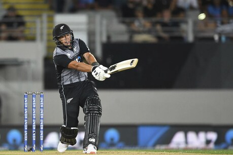 India vs New Zealand | ശ്രേയസ് അയ്യർക്ക് റോസ് ടെയ്ലറിലൂടെ മറുപടി; ആദ്യ ഏകദിനത്തിൽ ന്യൂസിലാൻഡിന് വിജയം India vs New Zealand | ശ്രേയസ് അയ്യർക്ക് റോസ് ടെയ്ലറിലൂടെ മറുപടി; ആദ്യ ഏകദിനത്തിൽ ന്യൂസിലാൻഡിന് വിജയം