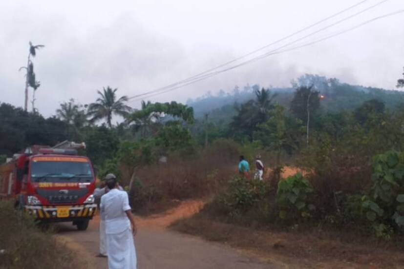  കൊറ്റമ്പത്തൂരിലെ എച്ച് എൻ എൽ തോട്ടത്തിലാണ് തീ പടർന്നത്.