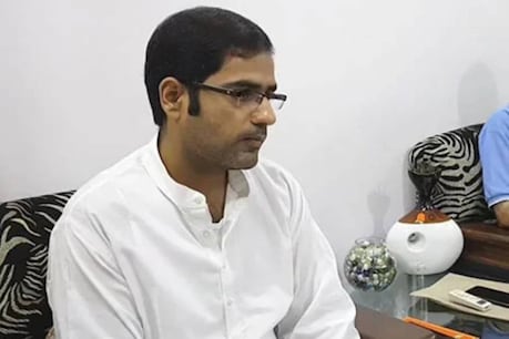 CORONA VIRUS: അമ്മയുടെ മൃതശരീരം തിരികെ ലഭിക്കാനുള്ള പോരാട്ടവുമായി ഒരു ഡോക്ടർ CORONA VIRUS: അമ്മയുടെ മൃതശരീരം തിരികെ ലഭിക്കാനുള്ള പോരാട്ടവുമായി ഒരു ഡോക്ടർ