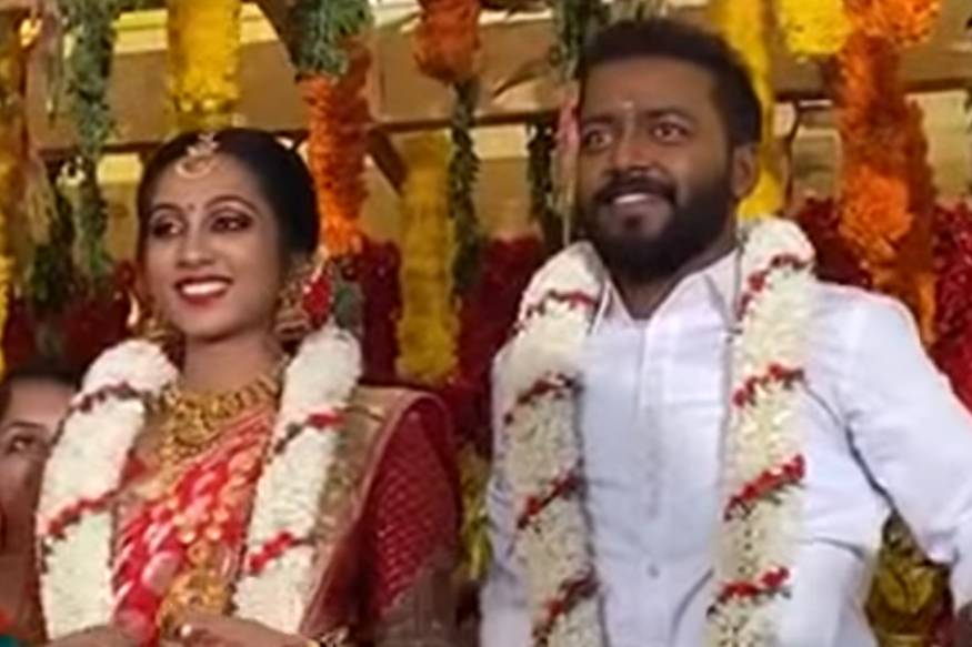നടനും തിരക്കഥാകൃത്തുമായ വിഷ്ണു ഉണ്ണികൃഷ്ണൻ വിവാഹിതനായി. കോതമംഗലം നെല്ലിക്കുഴി സ്വദേശി ഐശ്വര്യയാണ് വധു നടനും തിരക്കഥാകൃത്തുമായ വിഷ്ണു ഉണ്ണികൃഷ്ണൻ വിവാഹിതനായി. കോതമംഗലം നെല്ലിക്കുഴി സ്വദേശി ഐശ്വര്യയാണ് വധു