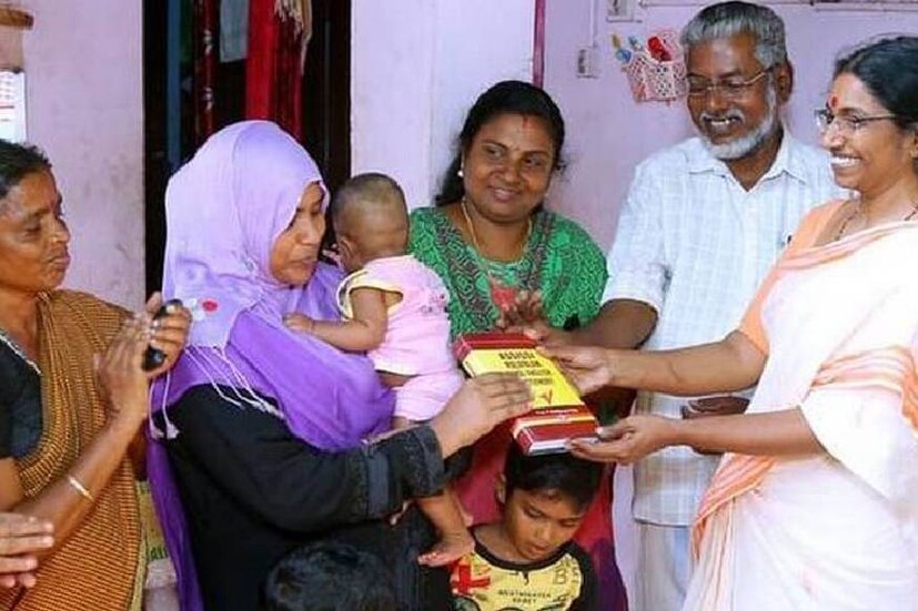  സ്വന്തമായി ഒരു വീടെന്ന ആഗ്രഹം പ്രകടിപ്പിച്ച് മുഖ്യമന്ത്രിക്ക് സ്വന്തം കൈയ്പ്പടയിൽ കത്തെഴുതി കാത്തിരിക്കുകയാണ് റോമി. നാലാംതരവും ഏഴാംതരവും പാസായി കേരളത്തിൽ തന്നെ ജോലി സമ്പാദിക്കണമെന്ന മോഹവുമുണ്ട്. 