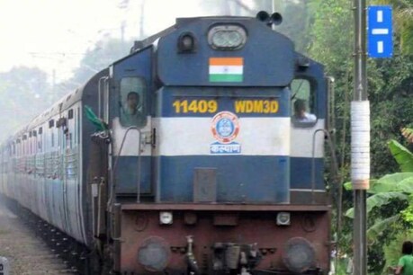 Railway Privatisation | 109 യാത്രാ ട്രെയിനുകൾ സ്വകാര്യവത്കരിക്കുന്നു; നിർദേശം തേടി റെയിൽവേ Railway Privatisation | 109 യാത്രാ ട്രെയിനുകൾ സ്വകാര്യവത്കരിക്കുന്നു; നിർദേശം തേടി റെയിൽവേ