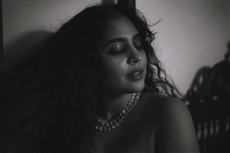 ശ്രിന്ദ ഇത്രയും ഗ്ലാമറസോ? പുത്തൻ ഫോട്ടോഷൂട്ടുമായി പ്രിയ നായിക