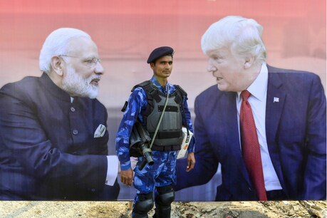 Namaste Trump | 'മോദി എന്റെ സുഹൃത്ത്': രണ്ട് ദിവസത്തെ സന്ദർശനത്തിനായി ഡൊണാൾഡ് ട്രംപ് ഇന്ത്യയിലേക്ക് തിരിച്ചു Namaste Trump | 'മോദി എന്റെ സുഹൃത്ത്': രണ്ട് ദിവസത്തെ സന്ദർശനത്തിനായി ഡൊണാൾഡ് ട്രംപ് ഇന്ത്യയിലേക്ക് തിരിച്ചു