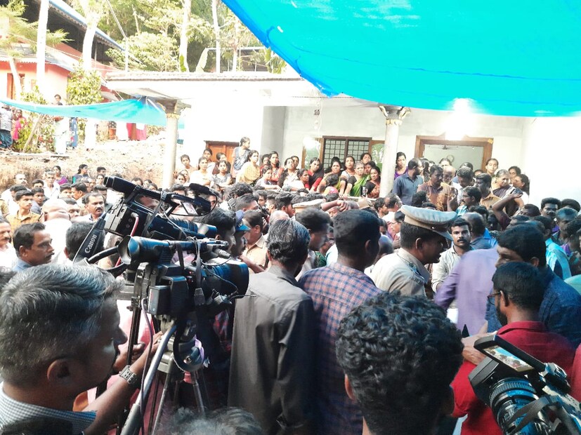  വീടിനുള്ളിൽ ഉണ്ടായിരുന്ന കുട്ടിയെ വ്യാഴാഴ്ച രാവിലെ 10.30 ഓടെയാണ് കാണാതായത്.