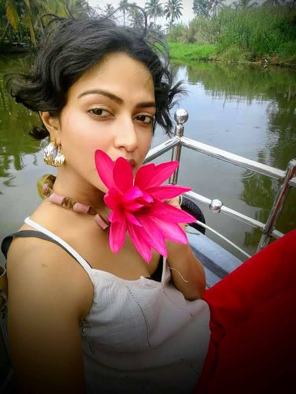  അമല പോളുമായുളള വിവാഹമോചനശേഷം വിജയ് ഡോ ആര്‍ ഐശ്വര്യയെ വിവാഹം ചെയ്തു. അമല സിനിമാത്തിരക്കുകളിലുമാണ്.