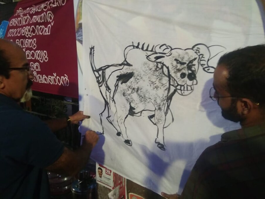  വിവിധ രംഗങ്ങളിലുള്ളവർ ചേർന്ന് തൃശ്ശൂർ കോർപ്പറേഷൻ ഓഫീസിന് മുന്നിൽ സംഘടിപ്പിച്ച അലനും താഹയ്ക്കും വേണ്ടി ഒരു രാത്രി പരിപാടി‌യിൽ നിന്ന്