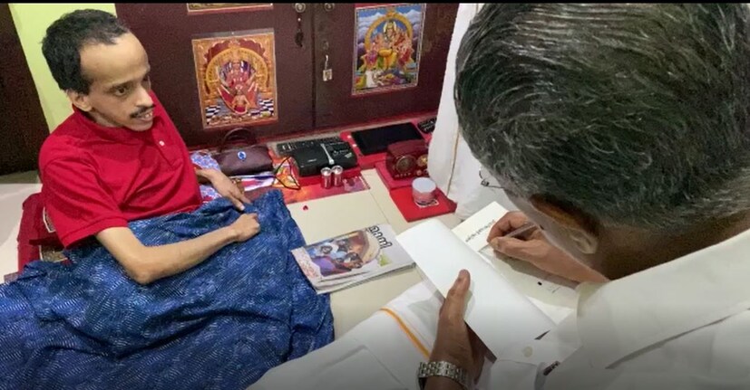 പറഞ്ഞ കാര്യങ്ങളിൽ ഉറച്ച് നിൽക്കുന്ന സ്വഭാവക്കാരനായതിനാലാണ് തനിക്ക് പിണറായി വിജയനോട് ആരാധന തോന്നാൻ കാരണമെന്ന് മണികണ്ഠൻ പറഞ്ഞു