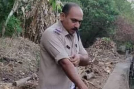 2000 രൂപ കൂലി!! യൂണിഫോം ഊരിവെച്ച് സി.ഐ കനാലിൽ ഇറങ്ങി മൃതദേഹമെടുത്തു; കൈയടിച്ച് സോഷ്യൽമീഡിയ 2000 രൂപ കൂലി!! യൂണിഫോം ഊരിവെച്ച് സി.ഐ കനാലിൽ ഇറങ്ങി മൃതദേഹമെടുത്തു; കൈയടിച്ച് സോഷ്യൽമീഡിയ