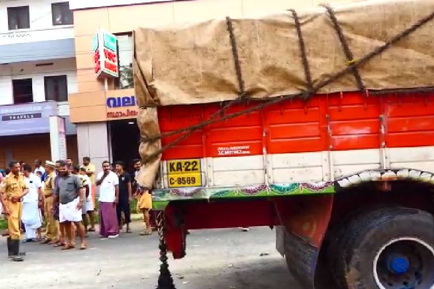 വലപ്പാട് സ്വകാര്യ അഗ്രോ ഫാമിലെ ജീവനക്കാരായ തമിഴ്നാട് സേലം സ്വദേശികളായ ഇളങ്കോവൻ (40) രമ്യ (35) എന്നിവരാണ് മരിച്ചത്. വലപ്പാട് സ്വകാര്യ അഗ്രോ ഫാമിലെ ജീവനക്കാരായ തമിഴ്നാട് സേലം സ്വദേശികളായ ഇളങ്കോവൻ (40) രമ്യ (35) എന്നിവരാണ് മരിച്ചത്.