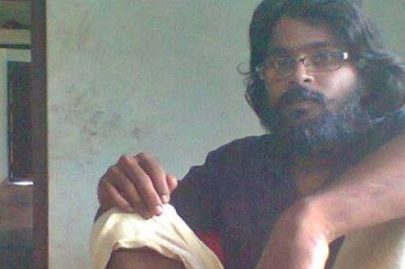  വയനാട് ലക്കിടിയിലെ റിസോർട്ടിൽ വച്ച്പോലീസ് വെടിവെയ്പ്പിൽ കൊല്ലപ്പെട്ട മാവോയിസ്റ്റ്  സി .പി. ജലീലിന്റെ പേരിൽ രക്തസാക്ഷി സ്മാരകം നിർമിക്കാൻ ഒരുങ്ങി  കുടുംബാംഗങ്ങളും സുഹൃത്തുക്കളും. ജലീലിനെ സംസ്കരിച്ച പാണ്ടിക്കാട്ടെ തറവാട്ട് വളപ്പിൽ ,  സംസ്കരിച്ച അതേ സ്ഥലത്ത് സ്മാരകം നിർമിക്കാൻ ആണ് ഇവരുടെ തീരുമാനം. ഉച്ചക്ക് ശേഷം 3.30 ന് സ്മാരക നിർമ്മാണ ഉദ്ഘാടനം എം എൻ രാവുണ്ണി ആണ് നിർവഹിക്കുക