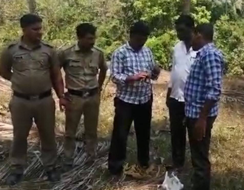 ബോംബ് സ്ക്വാഡ് എസ് ഐ, ടി വി ശശിധരന്റെ നേതൃത്വത്തിലുള്ള സംഘമാണ് പരിശോധക്ക് ശേഷം നിർവീര്യമാക്കിയത്. ബോംബ് സ്ക്വാഡ് എസ് ഐ, ടി വി ശശിധരന്റെ നേതൃത്വത്തിലുള്ള സംഘമാണ് പരിശോധക്ക് ശേഷം നിർവീര്യമാക്കിയത്.