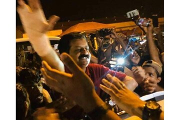 ബിഗ് ബോസിൽ നിന്ന് പുറത്തായ രജിത് കുമാര്‍ കേരളത്തിൽ; വിമാനത്താവളത്തിൽ വൻ വരവേൽപ്പ്