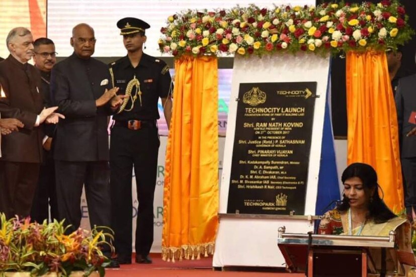  എ കെ ആന്റണി മുഖ്യമന്ത്രിയായിരുന്ന കാലത്ത് തുടങ്ങിയതാണ്. പിന്നീട് ഇന്ത്യൻ പ്രസിഡൻ്റുമാരും പ്രധാനമന്ത്രിമാരും പങ്കെടുത്ത പരിപാടിയുടെ അവതാരകയായിട്ടുണ്ട്.
