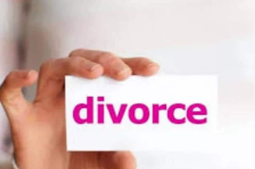  ചലച്ചിത്ര ലോകത്തെ വിവാഹ മോചനങ്ങൾ തുടർക്കഥയാവുന്നു. പത്തു വർഷത്തെ ദാമ്പത്യം അവസാനിപ്പിക്കുന്നുവെന്ന് പ്രഖ്യാപിച്ചു കൊണ്ട് വന്ന പ്രശസ്ത താര ദമ്പതികളാണ് പട്ടികയിൽ ഏറ്റവുമൊടുവിൽ ഇടം നേടിയത്