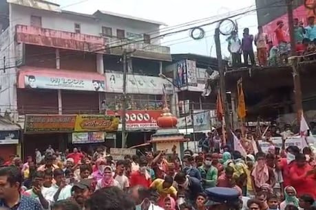 'മടങ്ങിപ്പോകണം' ചങ്ങനാശ്ശേരി പായിപ്പാട് ആയിരക്കണക്കിന് അതിഥി തൊഴിലാളികളുടെ പ്രതിഷേധം 'മടങ്ങിപ്പോകണം' ചങ്ങനാശ്ശേരി പായിപ്പാട് ആയിരക്കണക്കിന് അതിഥി തൊഴിലാളികളുടെ പ്രതിഷേധം