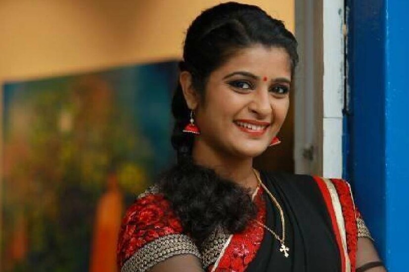 എന്നാൽ പ്രതികരിക്കുന്നതാണ് നല്ലതെന്നു എനിക്കു തോന്നുന്നു. എല്ലാവരും പ്രതികരിക്കാന്‍ തുടങ്ങുമ്പോൾ മാറ്റം സംഭവിക്കുമെന്നാണ് വിശ്വസിക്കുന്നത്, ശാലു പറയുന്നു...